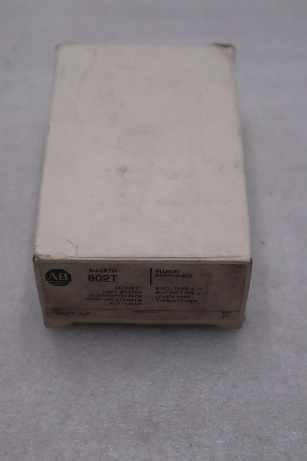 NEW OPEN BOX AB ALLEN BRADLEY 802T-AP, OILTIGHT LIMIT SWITCH STK GF844