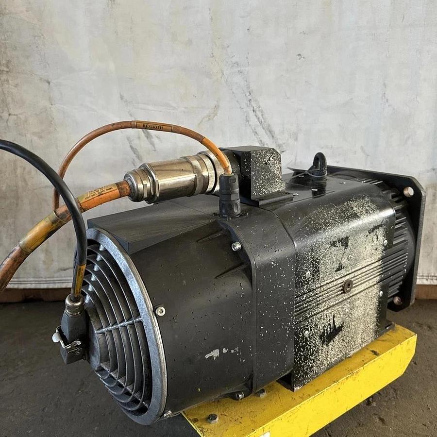 Used Rexroth R911309450 Servo Induction Motor MAD130B-0100-SA-S0-BQ0-35-V1 #HP104
