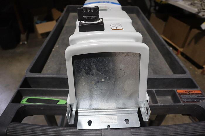Eaton EHB7D64A1JS0E0000 VFD DRIVE BYPASS 7.6A, 5HP 480V NEMA 1 STOCK S-300