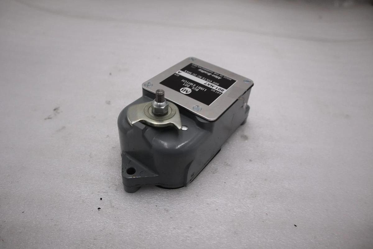 NEW OPEN BOX AB Allen Bradley 801-NX7 Limit Switch STK CC184