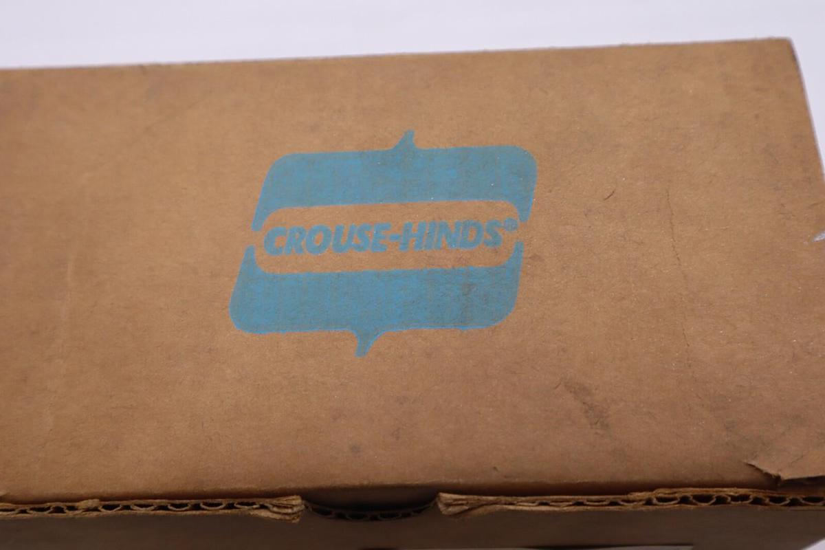 Used CROUSE-HINDS DS672 HAZARDOUS LOCATION COVER STOCK #5477