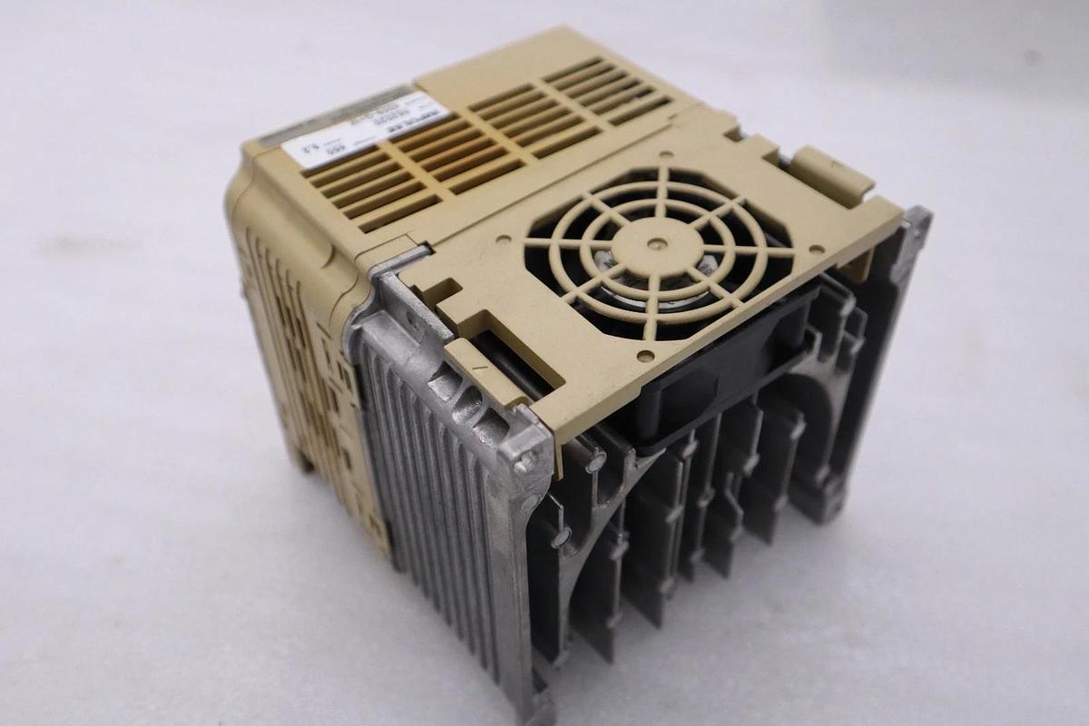 Used YASKAWA ELECTRIC CIMR-VU4A0011BAA 380-480VAC 14.0/10.4A - STOCK 3836CC