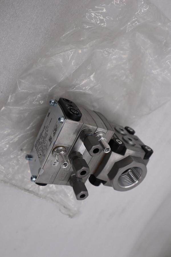 NEW KROM SCHRODER VRH125R05AE/PP/PP Gas Pressure Regulator STOCK H1208