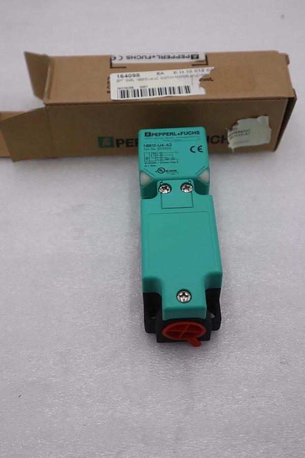 Used PEPPERL+FUCHS NBB15-U4-A2 203020 10-30VDC NEW UNIT STOCK G778A