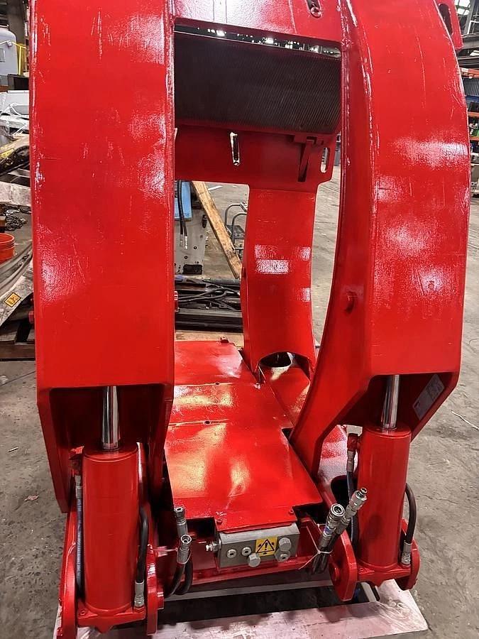 Used 92" BOLZONI AURAMO ARC-66-4392PTE PAPER ROLL CLAMP MANUFACTURED 2019