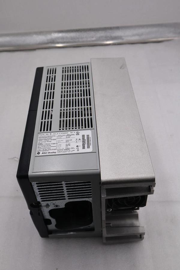 NEW Allen-Bradley PowerFlex 70 20AD011A0AYNANC0 No HIM AC Drive STOCK 2406