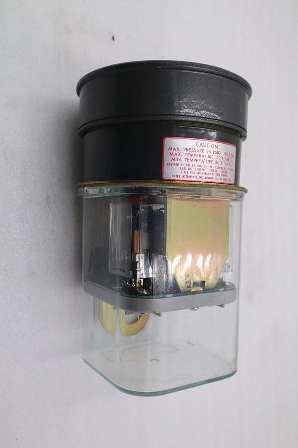 Used Dwyer 3304 Photohelic Pressure Switch Water Gauge STOCK 5524