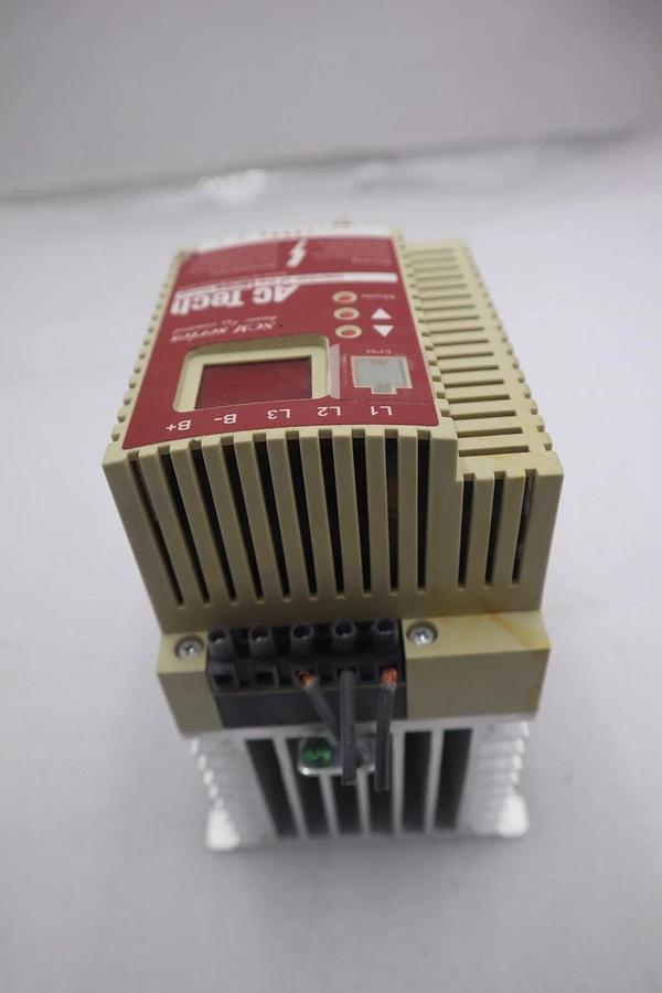 Used Lenze AC Tech SM450 Variable Speed Drive 5 HP 3.7 kW 400-480V 3 Phase STK 2278-A