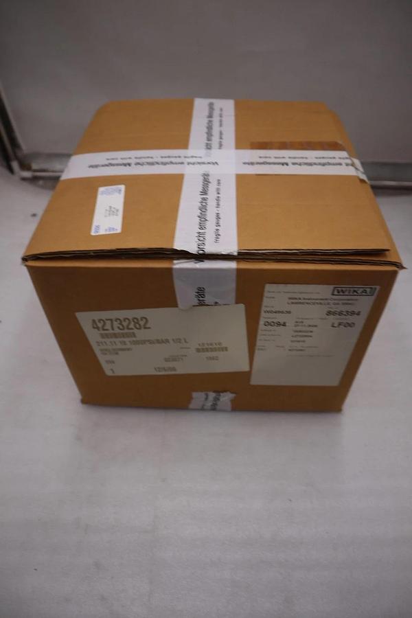 Used WIKA 4273282 PRESSURE GAUGE 211.11.10" 1000 PSI - NEW GF450