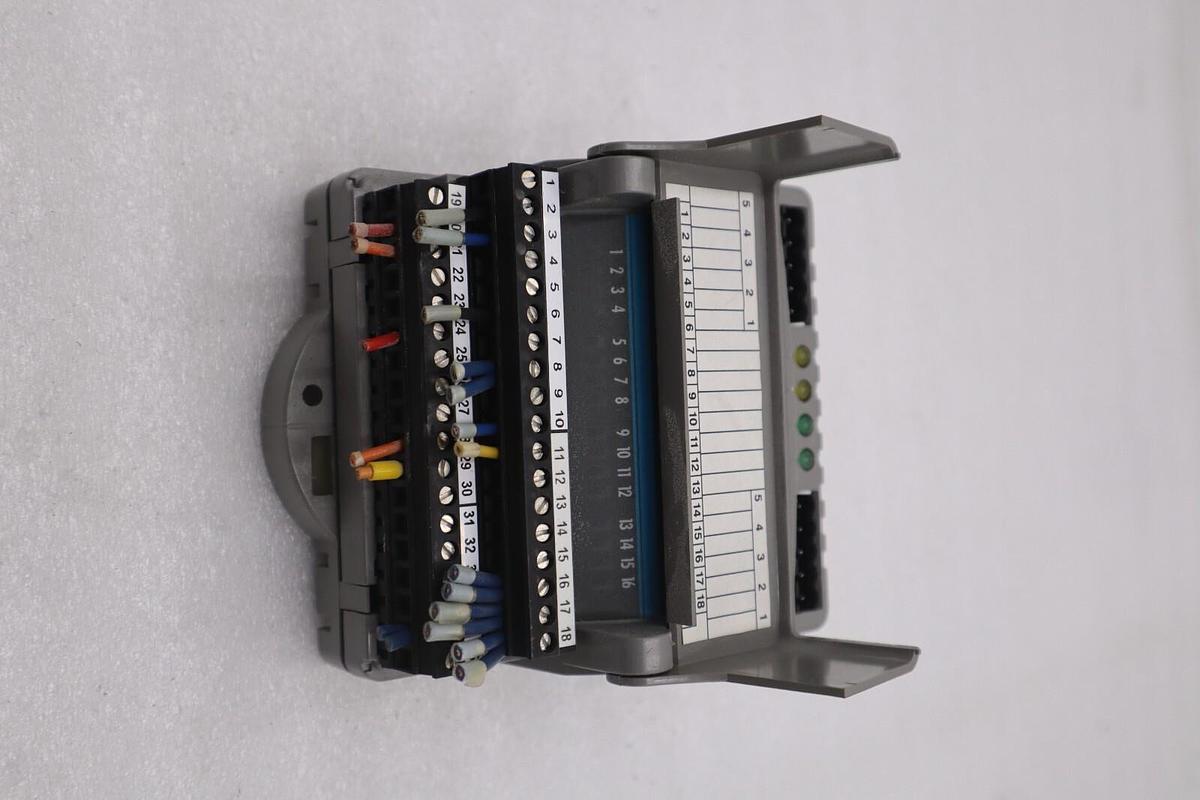 Used GIDDINGS & LEWIS M.1300.7372 R1 Input Module 24VDC SINK/SOURCE STOCK 647-D