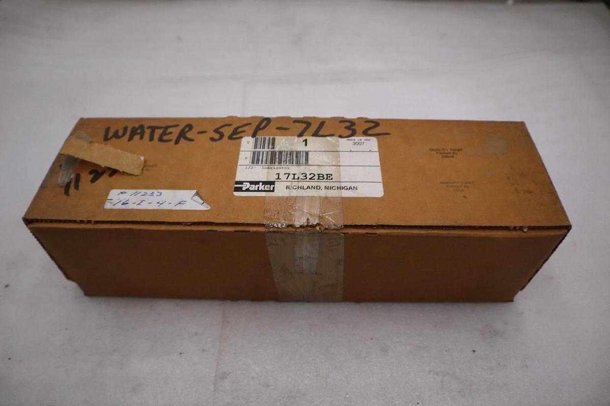 NEW OPEN BOX Parker 17L32BE Lubricator STOCK GF204A