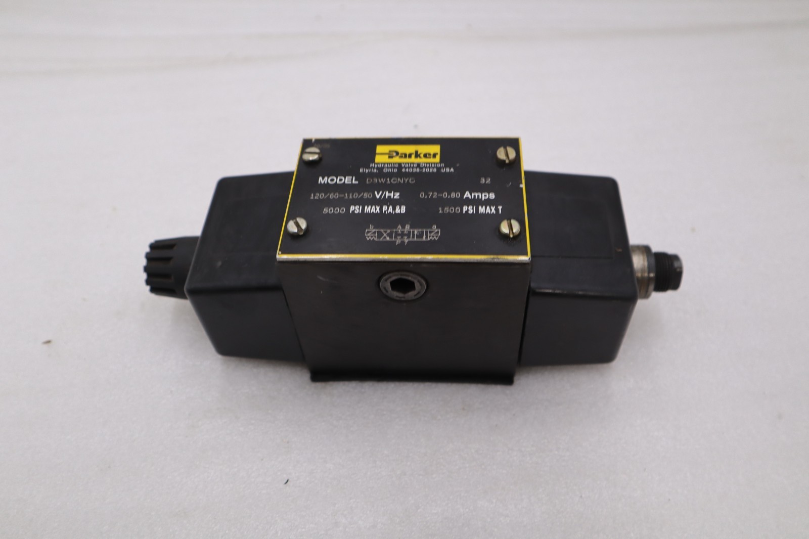 Used PARKER D3W1CNYC HYDRAULIC VALVE STOCK #2172A