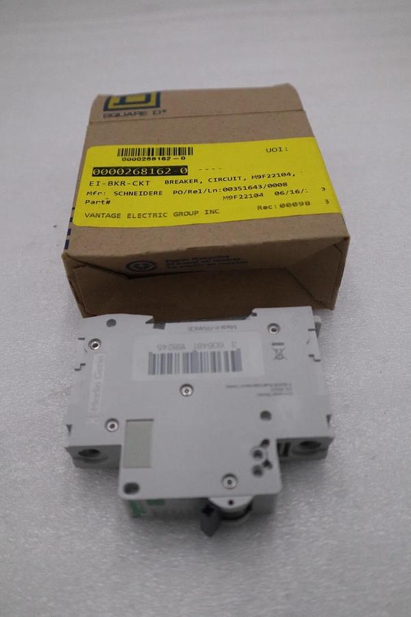 NEW IN BOX SCHNEIDER ELECTRIC M9F22104 BREAKER 1POLE 4AMP STOCK G728A