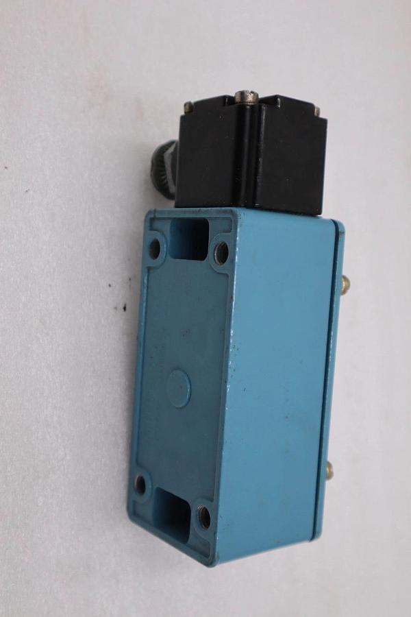Used HONEYWELL 51ML10 LIMIT SWITCH STOCK K2114CC