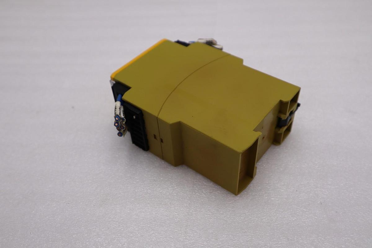 Used LOT OF 2 - Pliz PNOZ X8P 24VDC 3n/o 2n/c 2so Safety Relay Module 777760 #H1717
