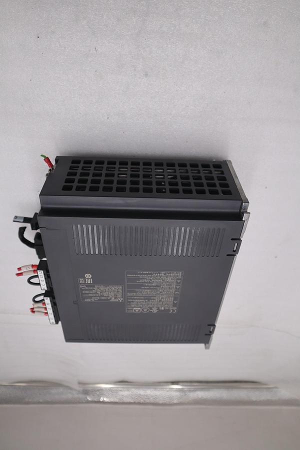 MITSUBISHI ELECTRIC MR-J4-350A4-RJJ021 3.5kW 7.9A 50/60Hz - STOCK H804C