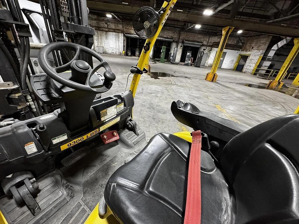 Used 15,500LB. HYSTER MDL S155FT WITH 84" CASCADE EXTRA HEAVY CASCADE PAPER CLAMP