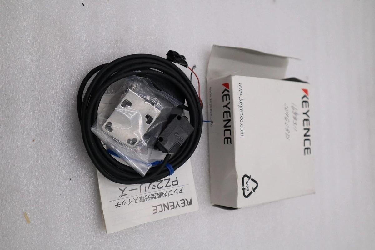 Used New In Box KEYENCE PZ2-62 Photoelectric Sensor STOCK H1087A