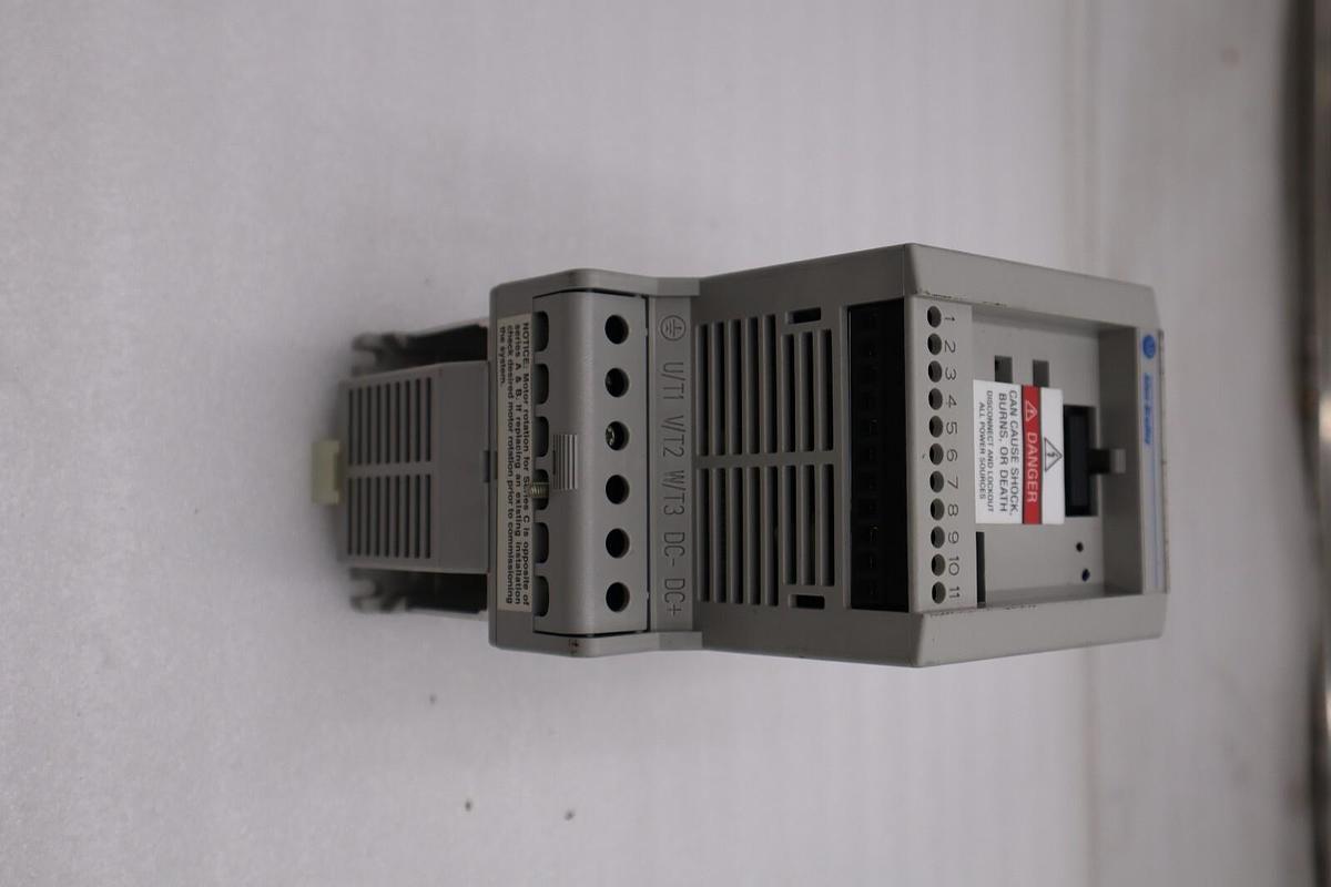Used ALLEN BRADLEY 160-BA03NPS1 AC 1HP 380-460V-AC 0-240HZ DRIVE #H384A