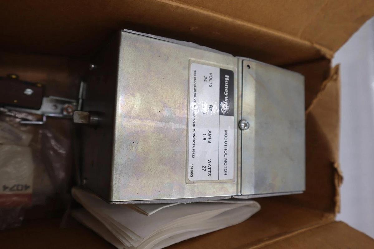 Used HONEYWELL M975 A 1089 / M975A1089 MODUTROL MOTOR NEW IN BOX STOCK 4258