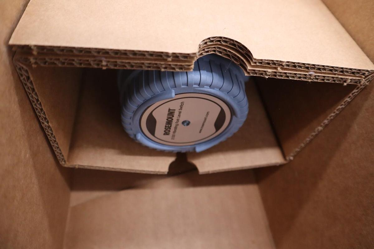 Used EMERSON ROSEMOUNT 2120 LEVEL SWITCH 2120D3GG1NAAH0000 NEW UNIT STOCK 5918