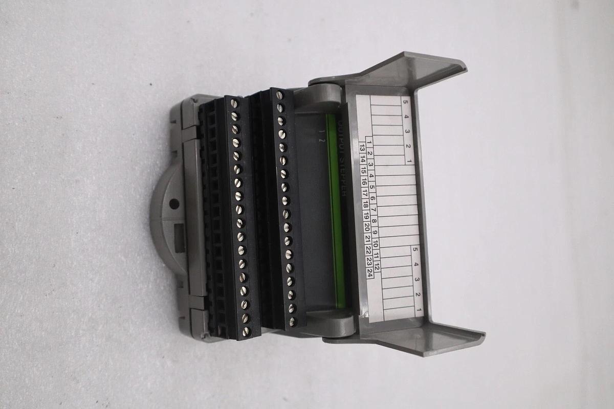 Used GIDDINGS & LEWIS M.1017.3143 R5 STEPPER OUTPUT ENCODER INPUT STOCK 655-D