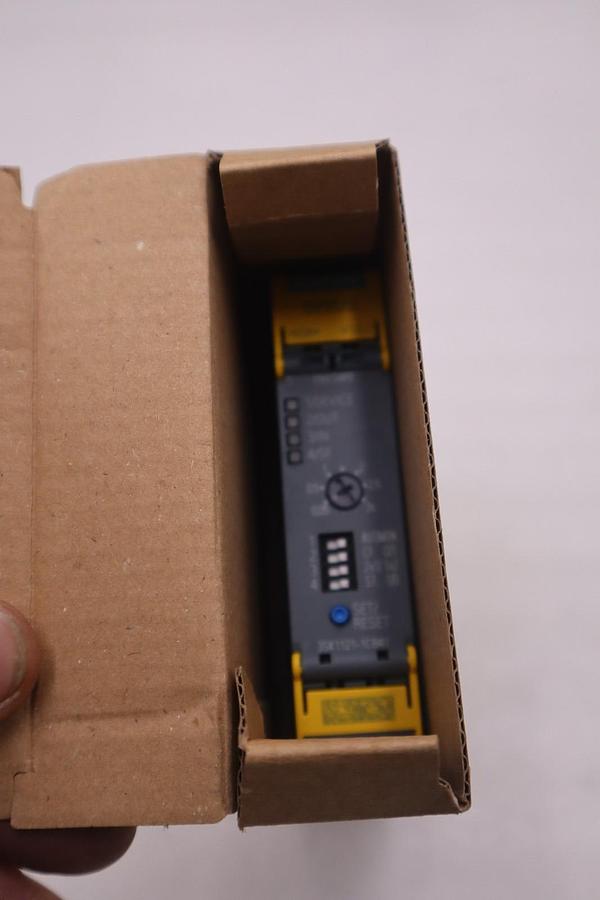Used NEW Siemens 3SK1121-1CB41 SIRIUS SAFETY RRELAY 24VDC STOCK G407A