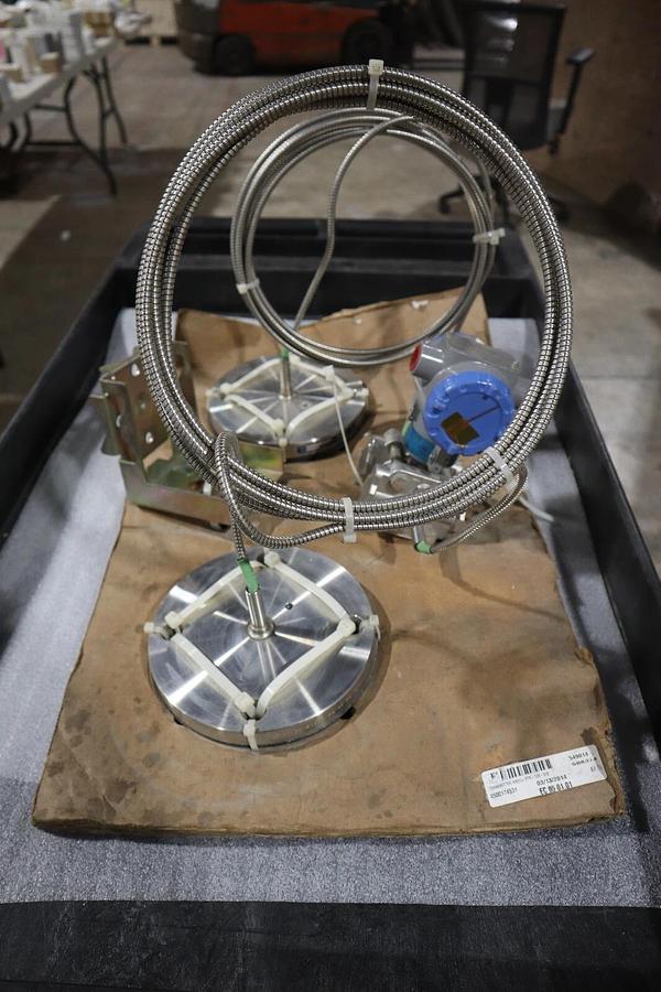 NEW HONEYWELL ST 800 / STR82D-21CC1C0-AFAAA21A0-A-CD TRANSMITTER NEW WITH SENSOR