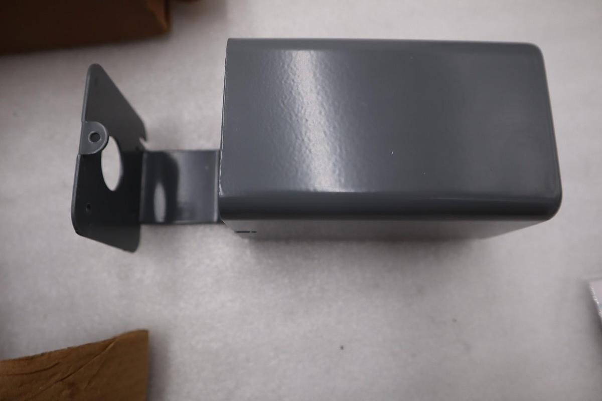 Used NEW OPEN BOX Honeywell Q615A 1004 Enclosure STOCK GF78A
