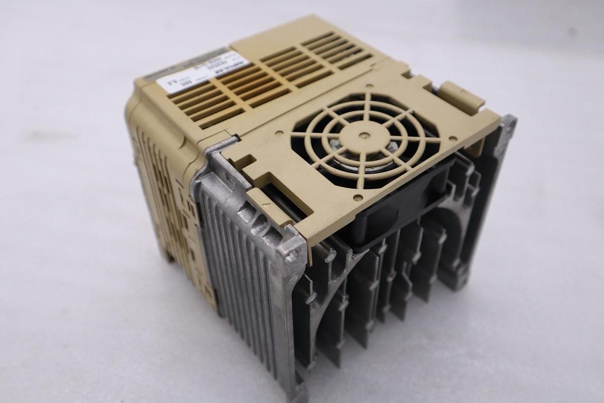 Used YASKAWA ELECTRIC CIMR-VU4A0011BAA 380-480VAC 14.0/10.4A - STOCK 3836CC