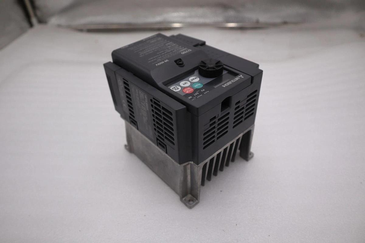 MITSUBISHI FR-D740-012-NA SERVO DRIVE 3 PH AC380/480 NEVER USED SURPLUS #H380A