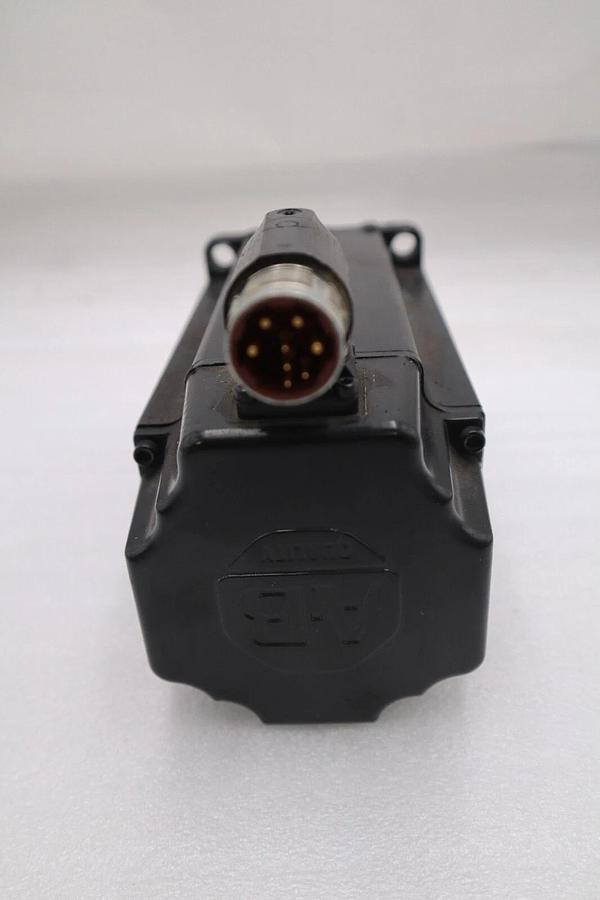 Used Allen Bradley VPL-B1152F-PK14AA Kinetix VP Low Inertia AC Servo Motor STK 3415-D