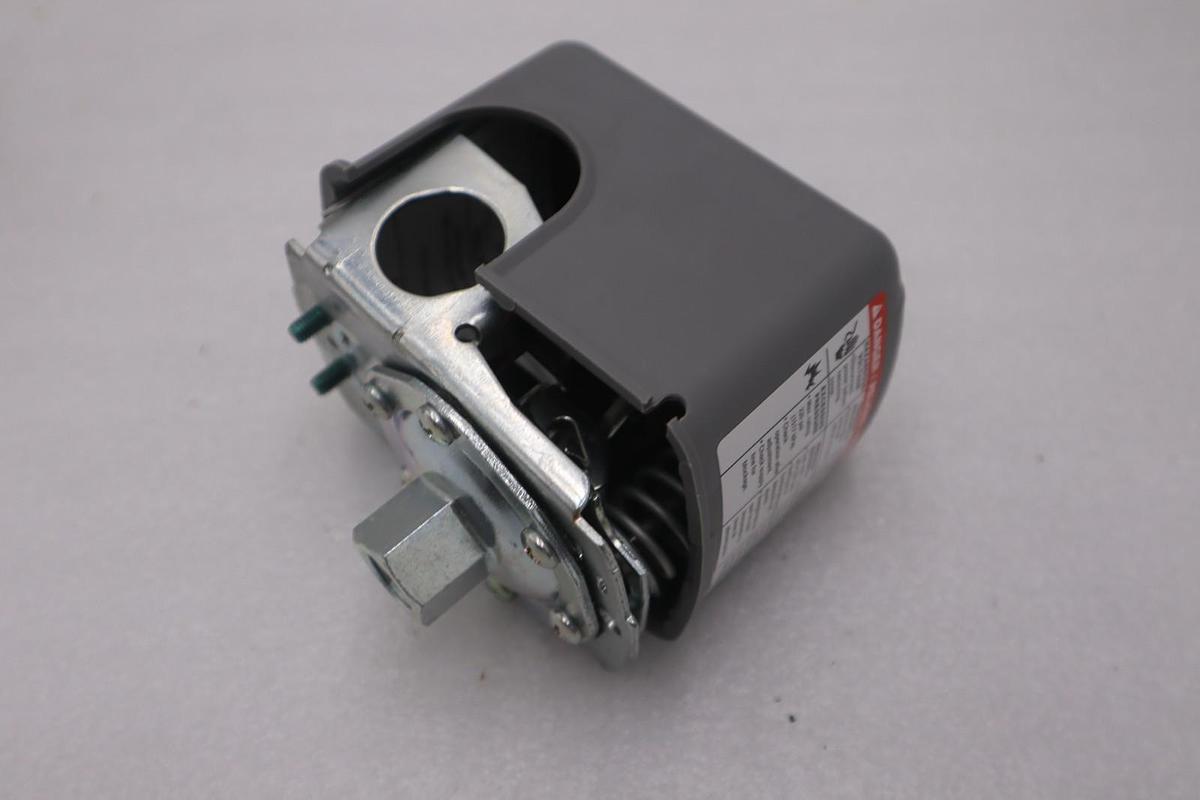 Used SQUARE D PUMPTROL PRESSURE 9013FSG2J21U SWITCH STK 3286A