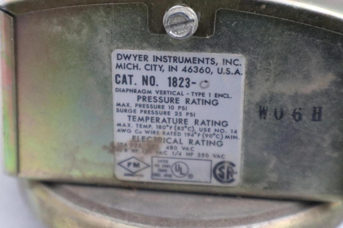 Used DWYER SERIES 1800 PRESSURE SWITCH 1823-0 - NEW IN BOX - STOCK 3128CC