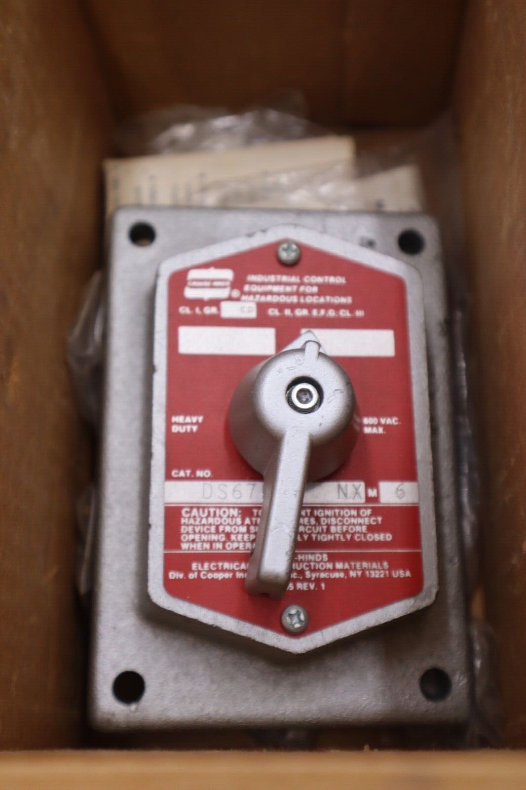 Used CROUSE-HINDS DS672 HAZARDOUS LOCATION COVER STOCK #5477