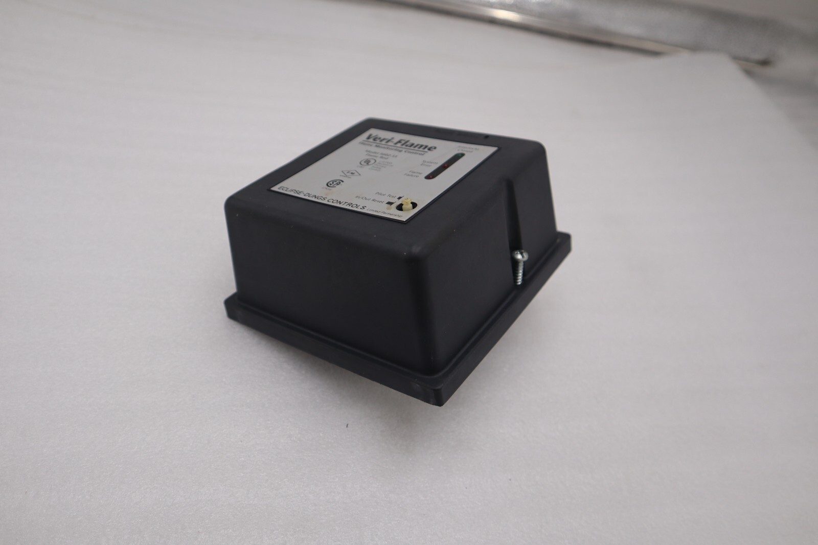 Used ECLIPSE-DUNGS CONTROL 5602-33 FLAME MONITORING CONTROL NEW NO BOX #H37A