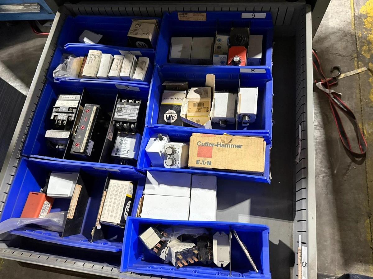 Used LYON 11 DRAWER CABINET MSS II SAFETYLINK 30"X28"X60" (NO CONTENTS)