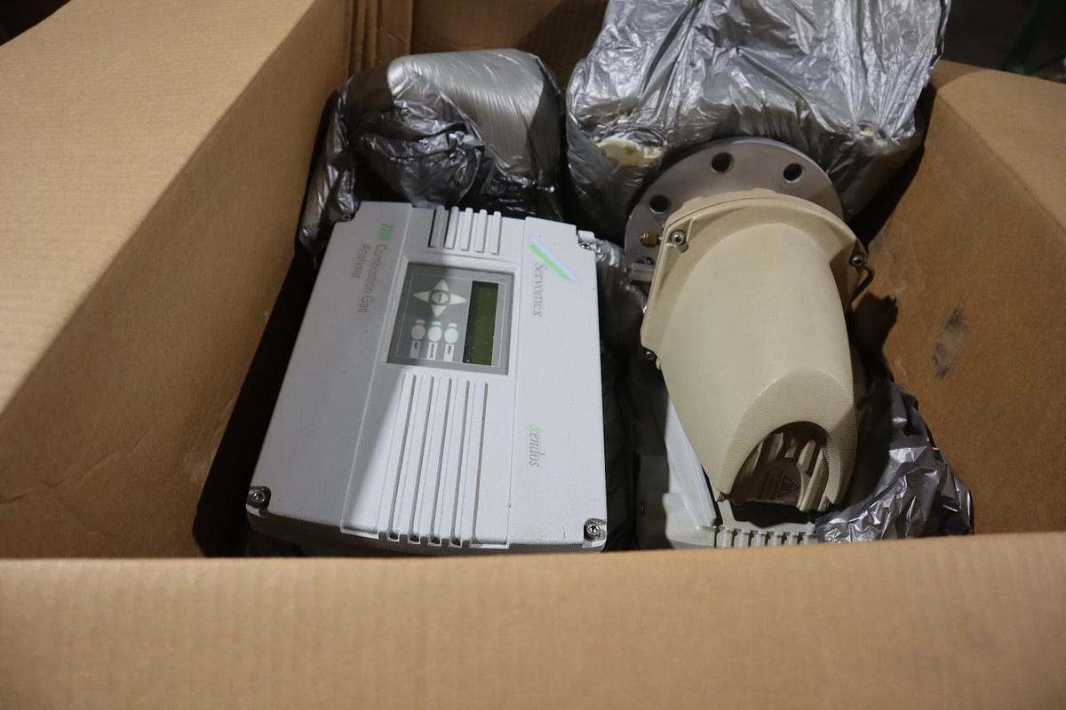 SERVOMEX XENDOS 2700/ 02720704 COMBUSTION GAS ANALYSER - STOCK GF285