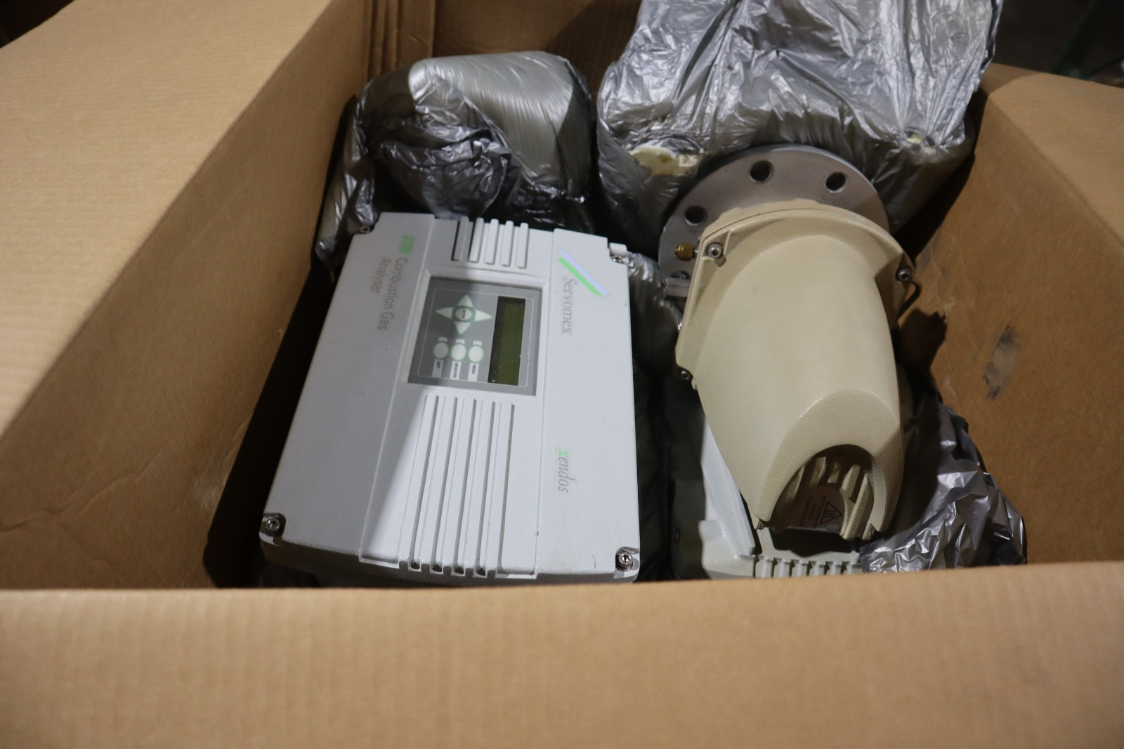 SERVOMEX XENDOS 2700/ 02720704 COMBUSTION GAS ANALYSER - STOCK GF285
