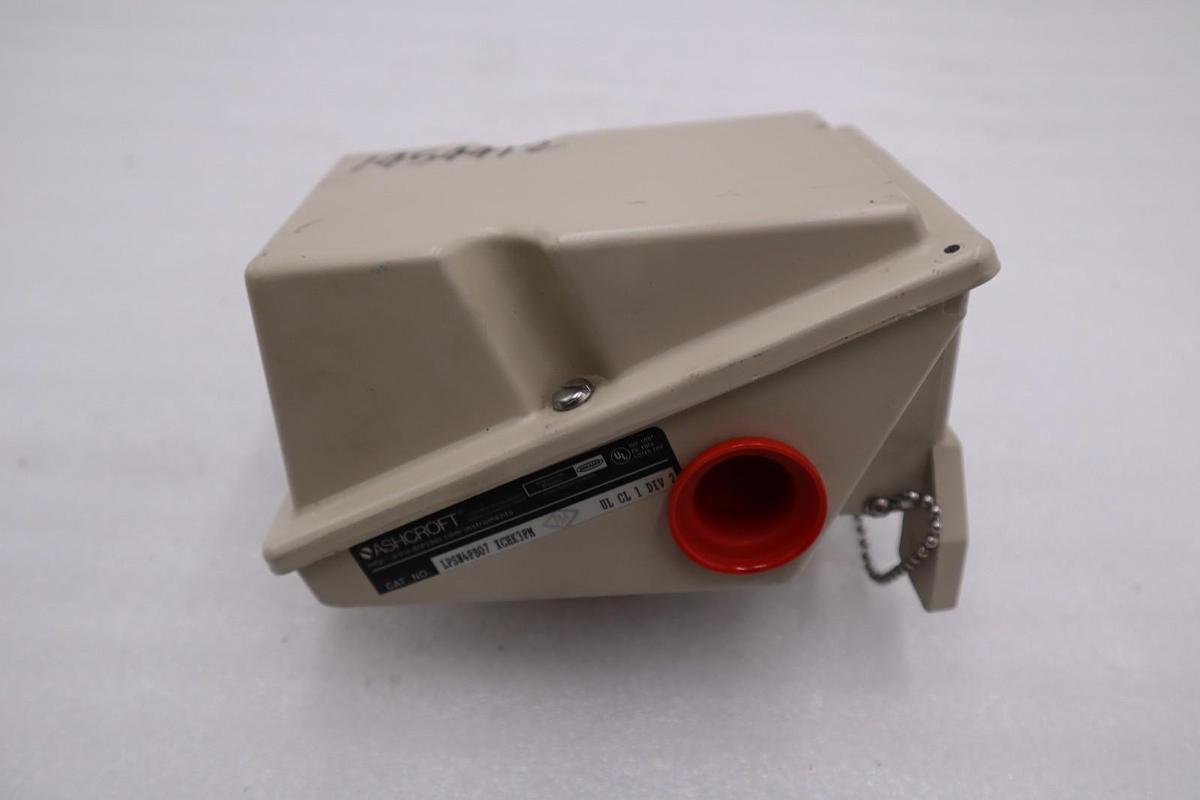 Used NEW ASHCROFT LPSN4PB07 XCHK3FM Pressure Switch 5A 125/250VAC STOCK H1249