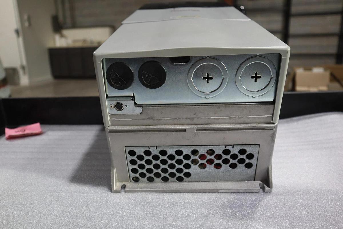 Used ALLEN BRADLEY 20BD065A0AYNAND0 50 HP 480V POWERFLEX 700 VFD DRIVE NEW S-425