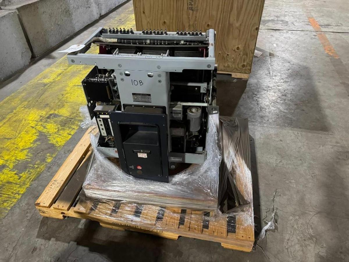 Used GENERAL ELECTRIC LOW VOLTAGE POWER CIRCUIT BREAKER AKR-6D-100 4000 AMPS