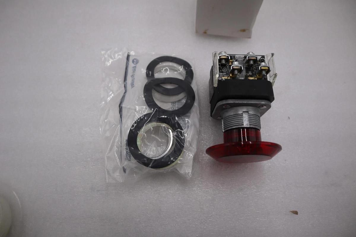 NEW Allen Bradley 800T-FXJP16RA1 Push-Pull Jumbo Mushroom 2-Position STOCK G687A
