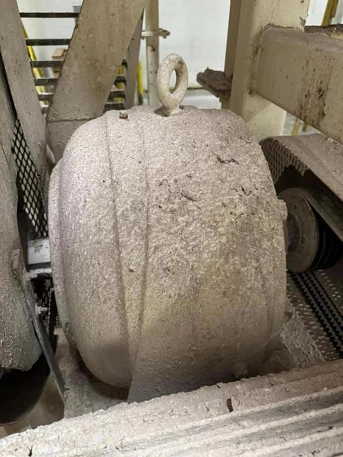 Used STAINLESS STEEL DOUBLE SPIRAL RIBBON BLENDER APPROXIMATELY 170 CUBIC FEET