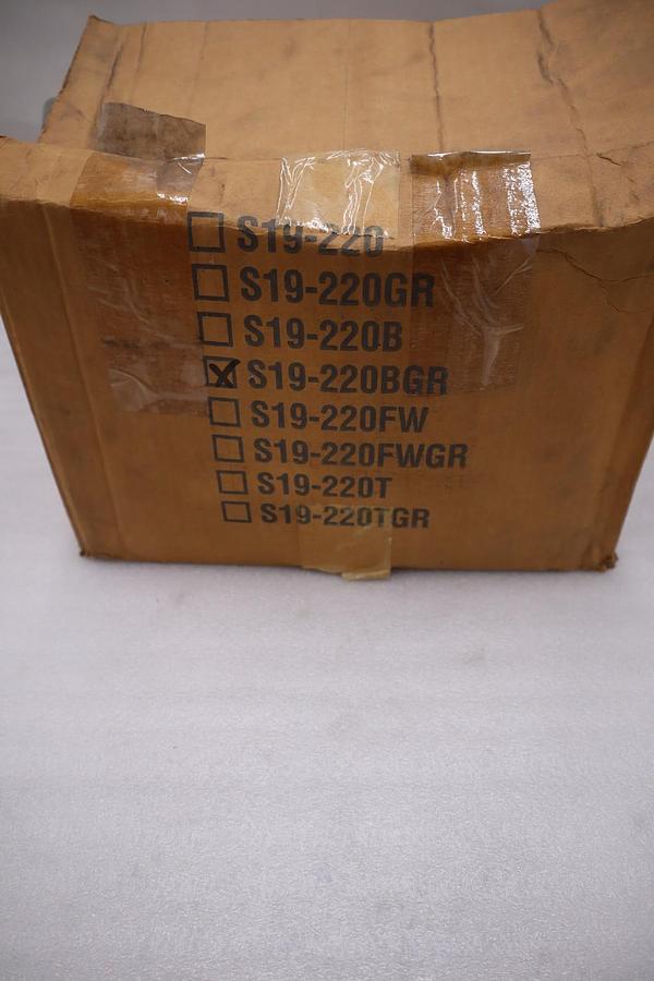 Bradley S19-220BGR Wall Mount Eye Wash W/ Dust Cover 4T009A - STOCK GF1359