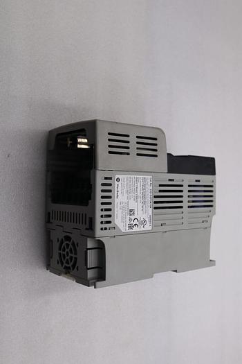 Used Allen Bradley 22D-D2P3N104 POWERFLEX-40 AC DRIVE 1.0HP SER A STOCK 1816