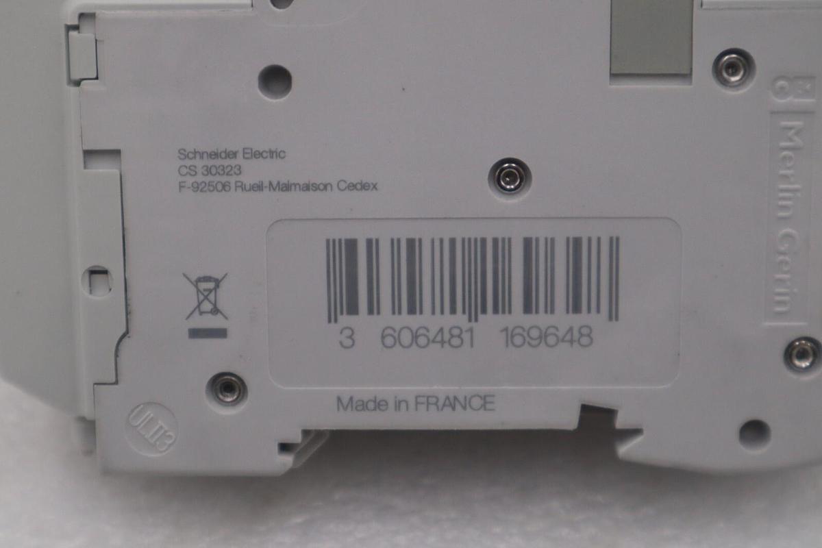 Used NEW OPEN BOX SCHNEIDER M9F42104 CIRCUIT BREAKER MULTI 9 277V STOCK G907A