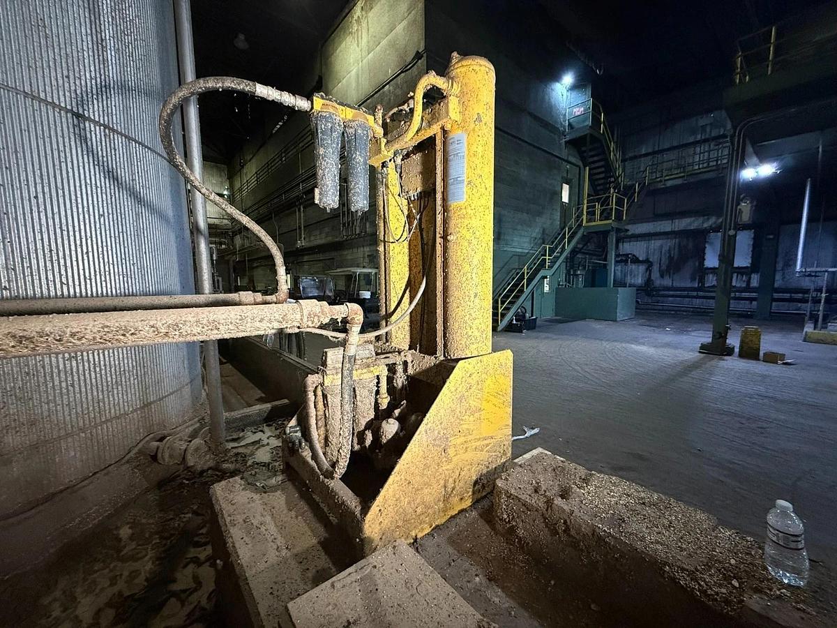 Used KAESER PRESSURE-SWING REGENERATIVE DESICCANT COMPRESSED AIR DRYER MODEL KAD-115