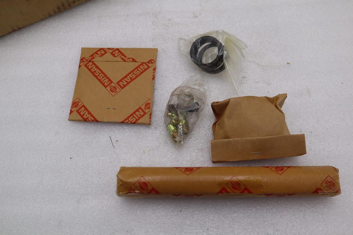 Used NEW OPEN BOX 40022-L3225 PIN KIT - KING PIN KIT STOCK B-888