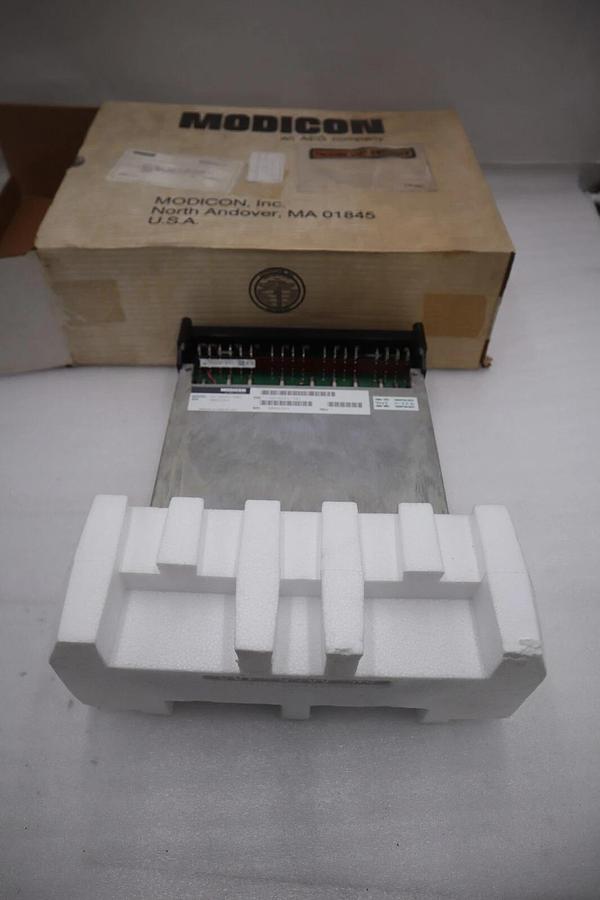 NEW IN BOX Modicon AS-B266-501/ ASB266501 I/O Module Output Relay STOCK G376